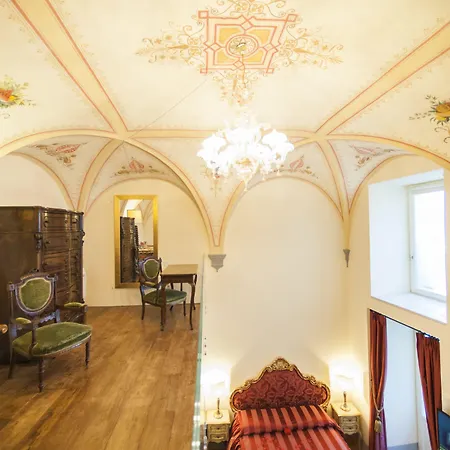 Residenza D'epoca Palazzo Borghesi 4*