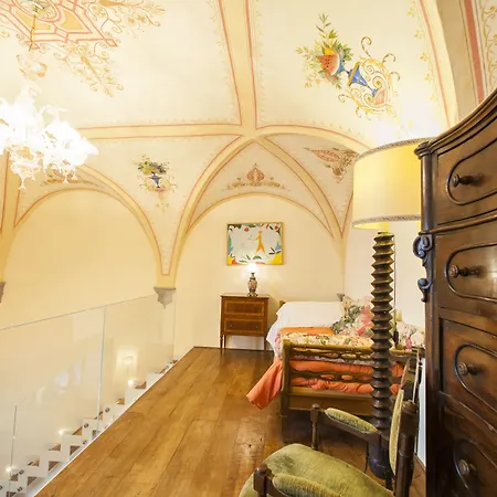 Residenza D'epoca Palazzo Borghesi 住宿加早餐酒店 4*
