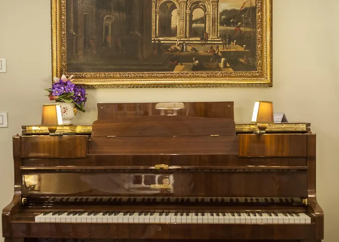 Residenza D'epoca Palazzo Borghesi 4*