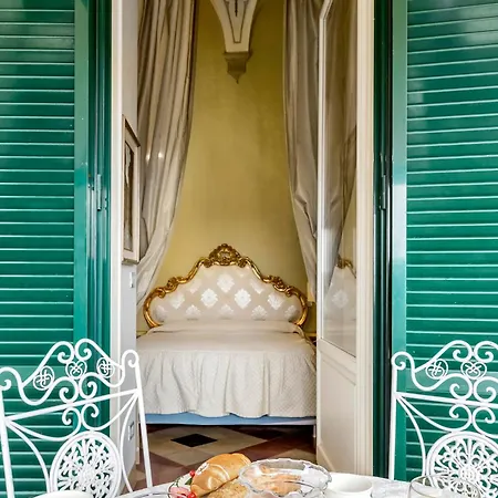 Residenza D'epoca Palazzo Borghesi 2*