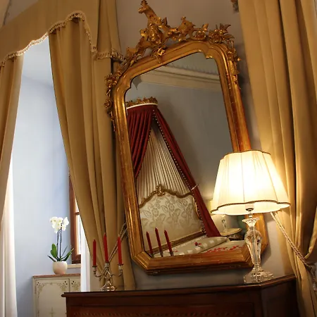 Residenza D'epoca Palazzo Borghesi Bed & Breakfast 4*