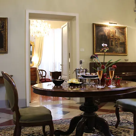 Residenza D'epoca Palazzo Borghesi Bed and Breakfast