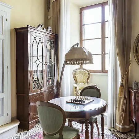 Bed and Breakfast Residenza D'epoca Palazzo Borghesi 4*