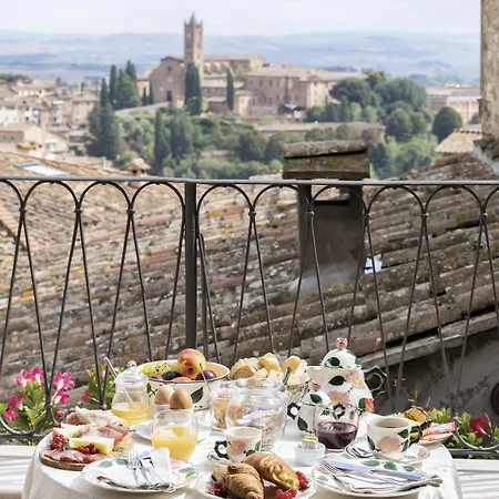 Residenza D'epoca Palazzo Borghesi 4* سيينا