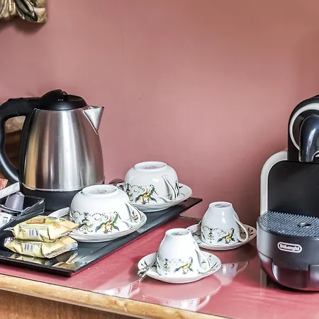 Residenza D'epoca Palazzo Borghesi 4*