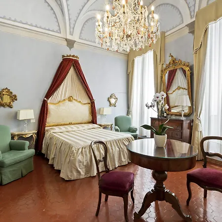 Residenza D'epoca Palazzo Borghesi 4*