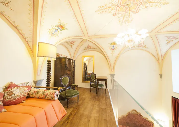 Residenza D'epoca Palazzo Borghesi ベッド・アンド・ブレックファスト 4*