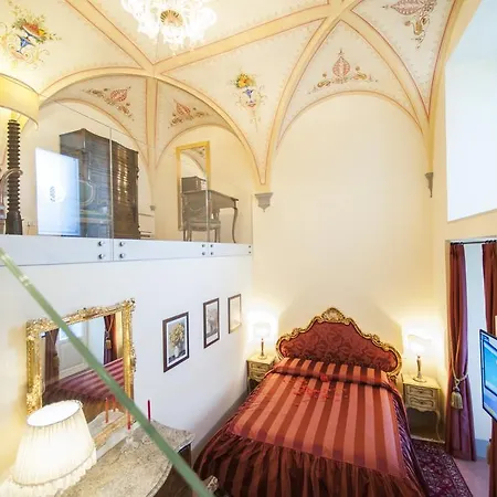 Residenza D'epoca Palazzo Borghesi 4*