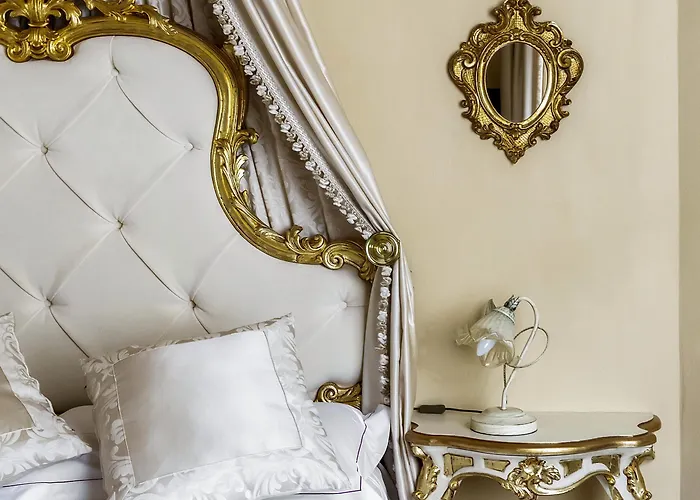 Residenza D'epoca Palazzo Borghesi 4*