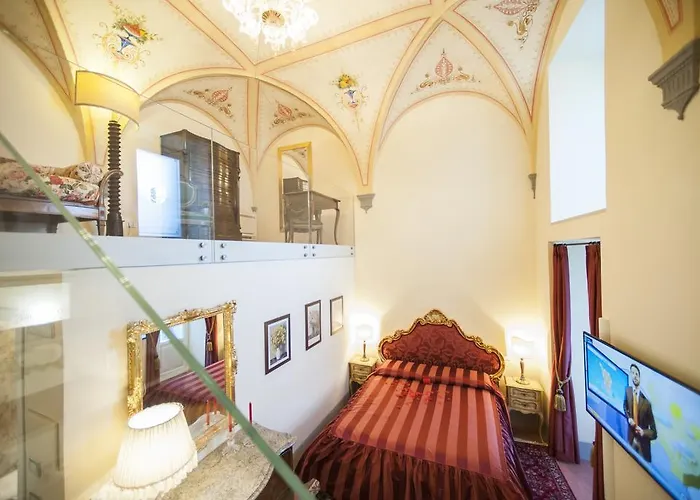 Residenza D'epoca Palazzo Borghesi 4*