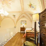 Residenza D'epoca Palazzo Borghesi Bed & Breakfast 4*