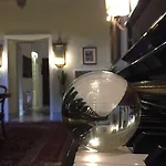 Residenza D'epoca Palazzo Borghesi Bed & Breakfast 4*