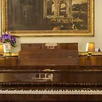 Residenza D'epoca Palazzo Borghesi 4*