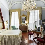 Bed & Breakfast Residenza D'epoca Palazzo Borghesi 4*