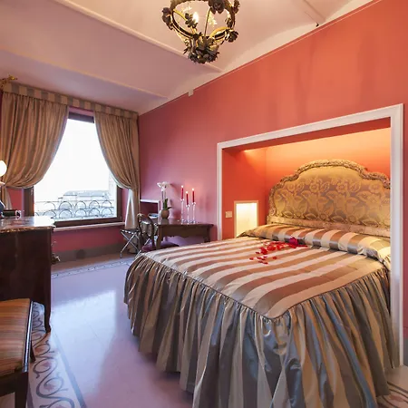 Residenza D'epoca Palazzo Borghesi Готель типу 