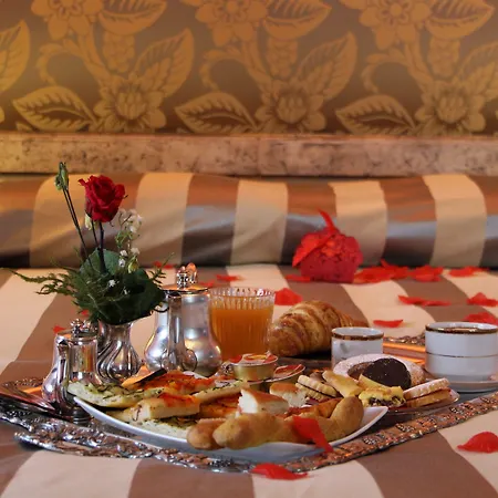 Residenza D'epoca Palazzo Borghesi 4*