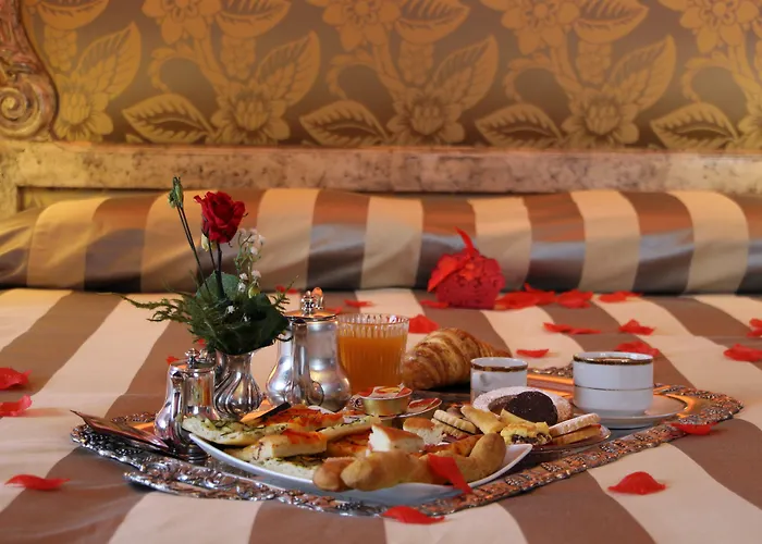 Residenza D'epoca Palazzo Borghesi 4*